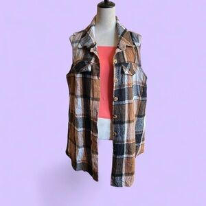 SHEIN Curve Plaid Vest in Brown and Black